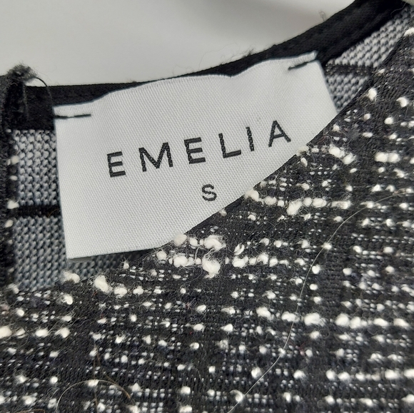 Emelia black and white short sleeve blouse with sheer ruffle bottom - Picture 3 of 5